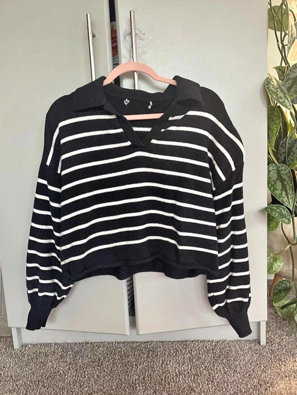 Striped Cropped Sweater in Black & White Like New